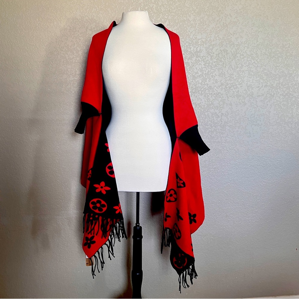 Odvia cape sweater with open front reversible Sz M